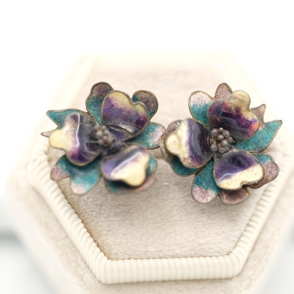 Vintage Enamel Figural Orchid Post Earrings STUNNING 🙌🏻✨⏰💭🤝⌛️ - Picture 8 of 9